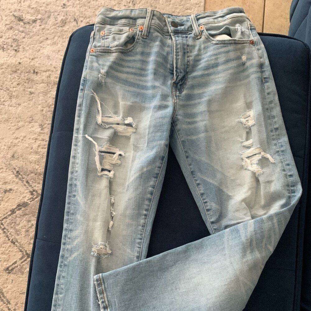 American Eagle Distressed Jean